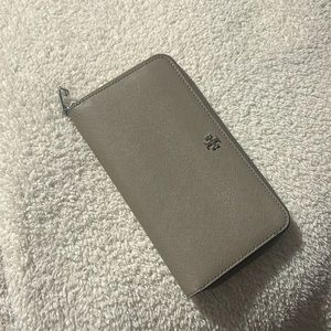 Tory Burch tan wallet
